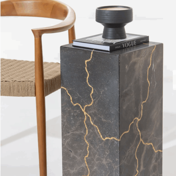 Zelda Engraved Marble Plinth with Gold Vein